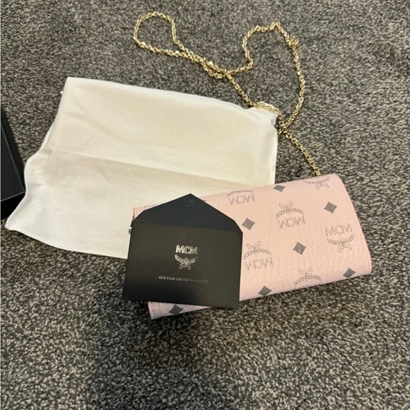 MCM Pink Crossbody Bag with Flap Closure and Gold Chain Strap - Picture 3 of 7